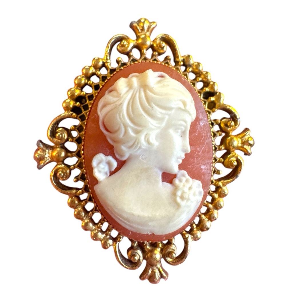Vintage Cameo locket perfume Brooch AVON Gold antiqued finish resin brioch - Picture 2 of 4